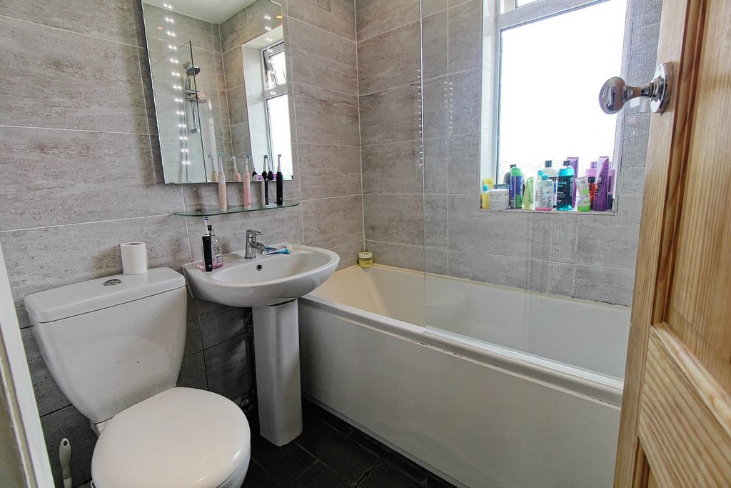 Additional image 9 of 3 bed semi-detached house for saleHenley Crescent, Braunstone Town, Leicester LE3
