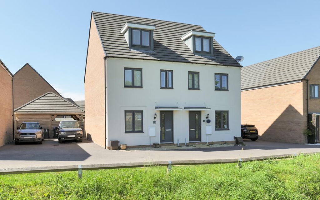 3 bed semi-detached house for saleMaitland Place, Bowerhill, Melksham SN12