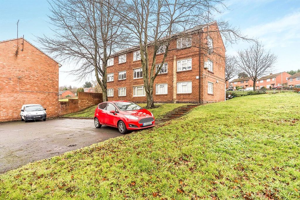 3 bed flat for saleCentral Drive, Lower Gornal, West Midlands DY3