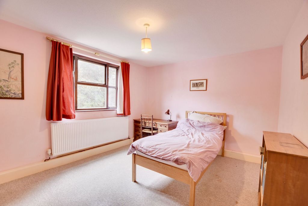 Additional image 10 of 2 bed flat for saleSt. Marys Road, Clarendon Park, Leicester LE2
