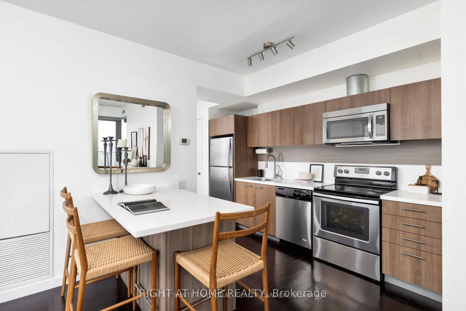 390 Cherry Street 1405 photo 2