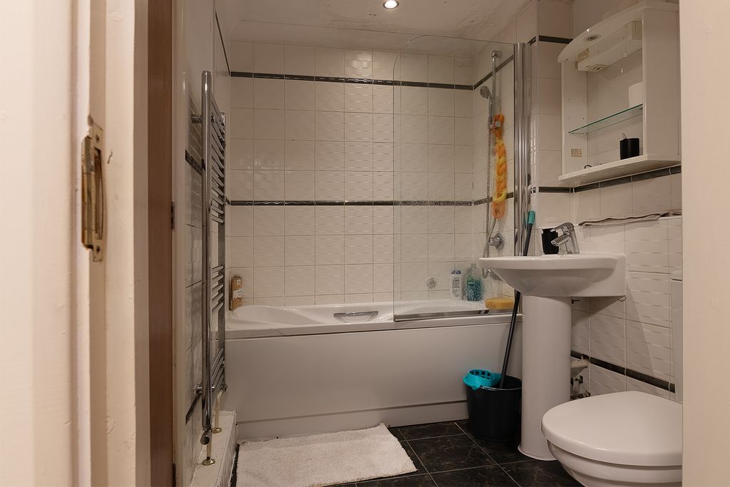 Additional image 10 of 2 bed flat for salePenn Road, Wolverhampton WV4