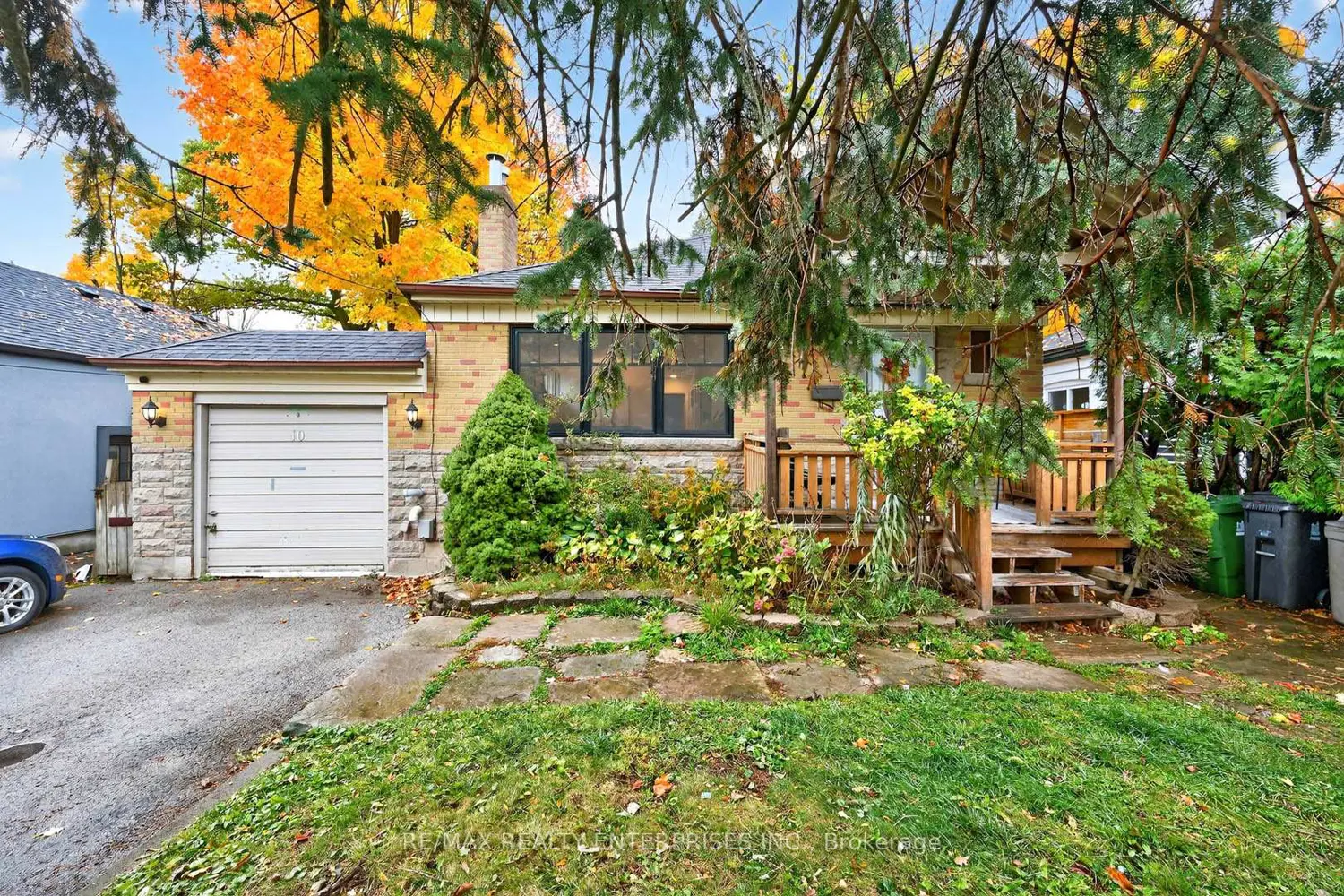 10 Colonial Avenue