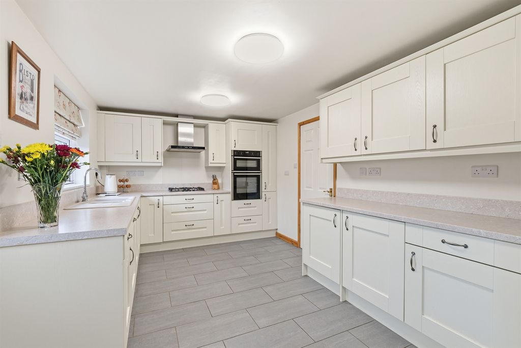 Additional image 5 of 4 bed terraced house for saleGlen Crescent, Stamford PE9