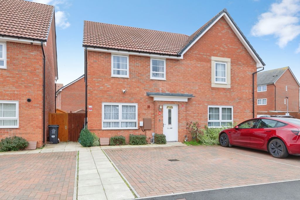 3 bed semi-detached house for saleBroomfield Crescent, Leicester, Leicestershire LE4