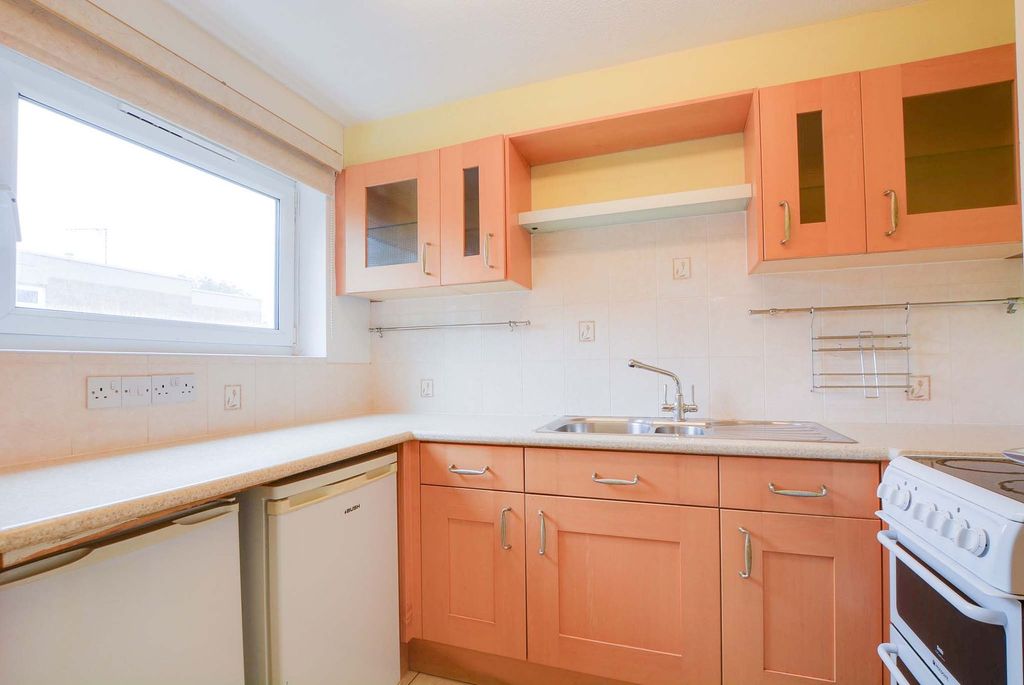 Additional image 6 of 1 bed flat for saleChestnut House, Knighton Drive, Stoneygate, Leicester LE2