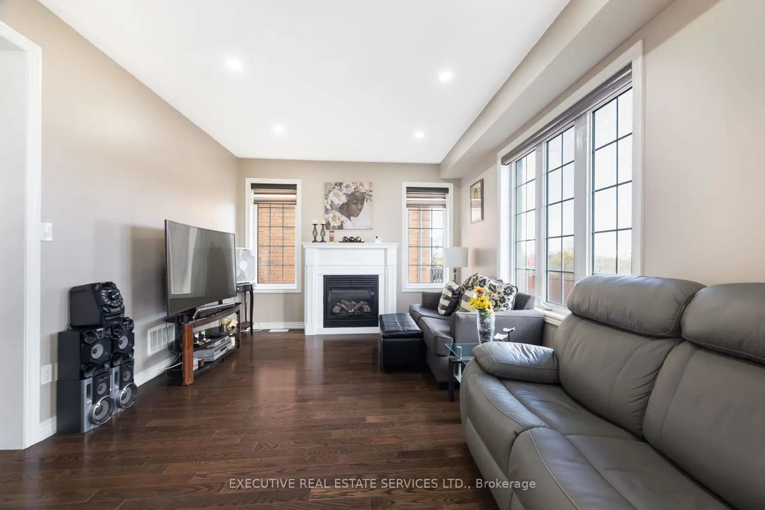 37 Ross Drive photo 3