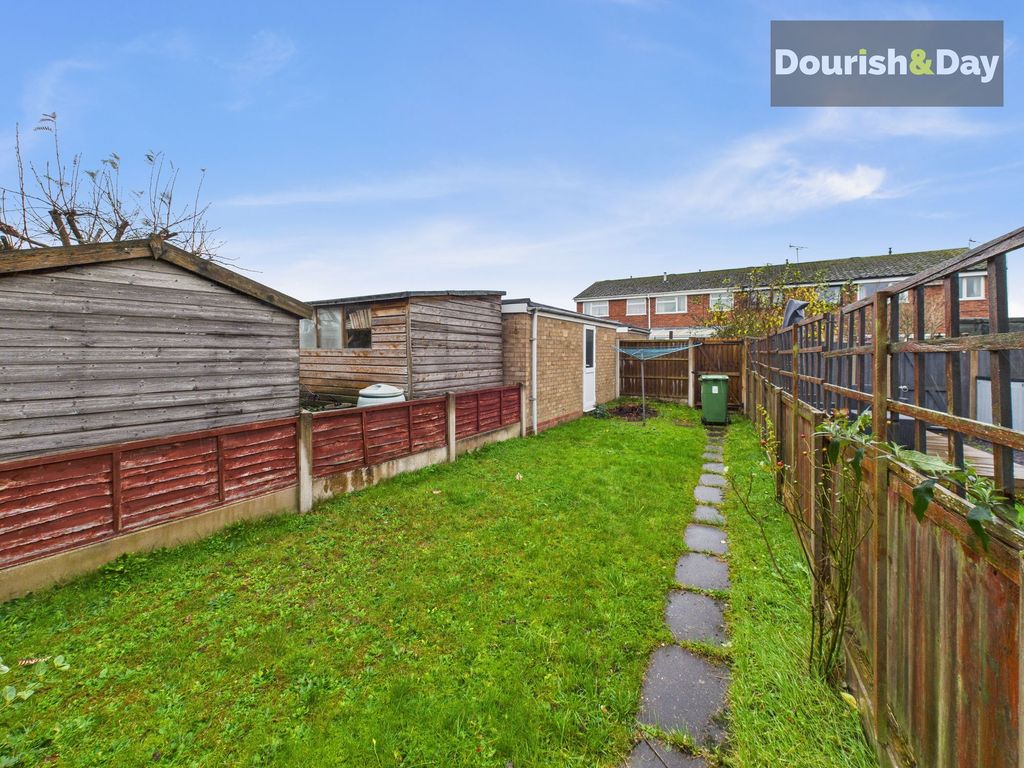 3 bed terraced house for saleGorsebrook Leys, Doxey, Stafford ST16 photo 4