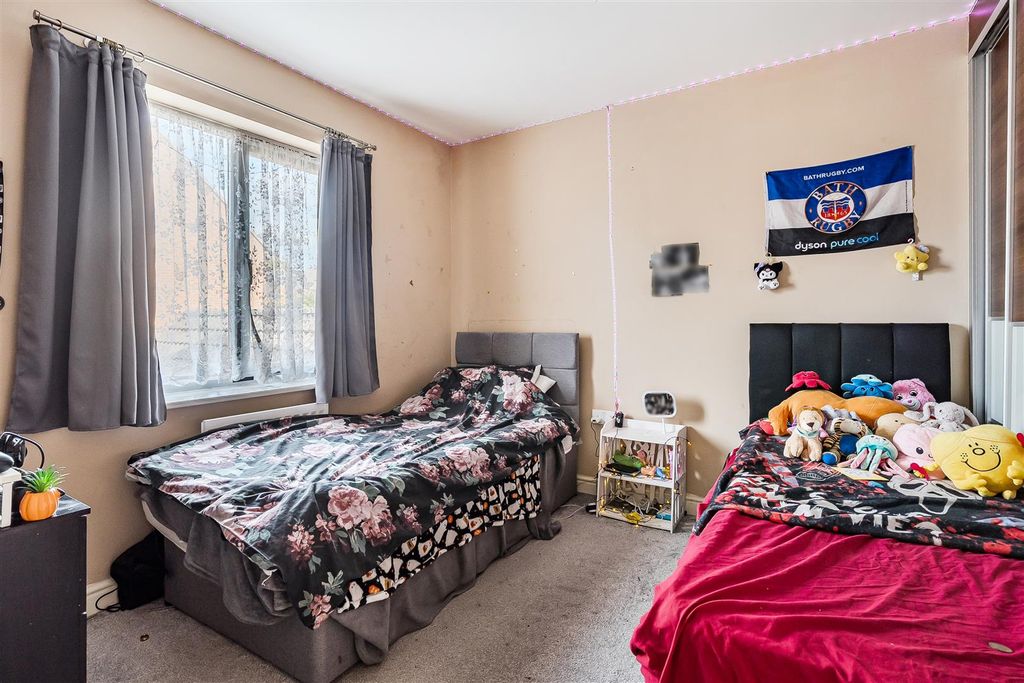 4 bed detached house for saleRowan Drive, Devizes SN10 photo 5