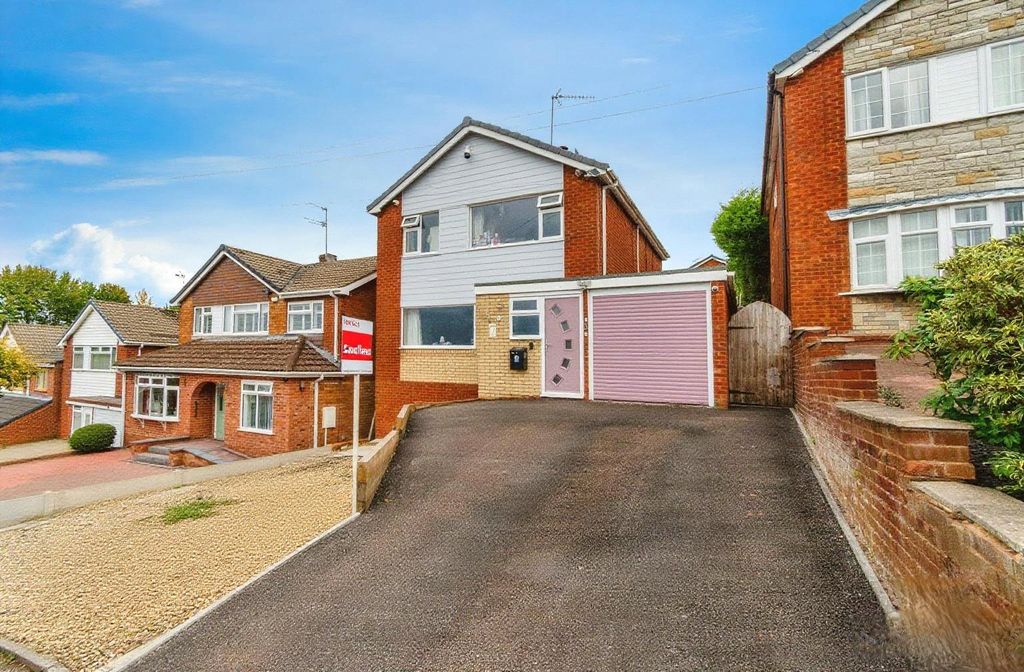 3 bed detached house for salePendle Hill, Hednesford, Cannock, Staffordshire WS12