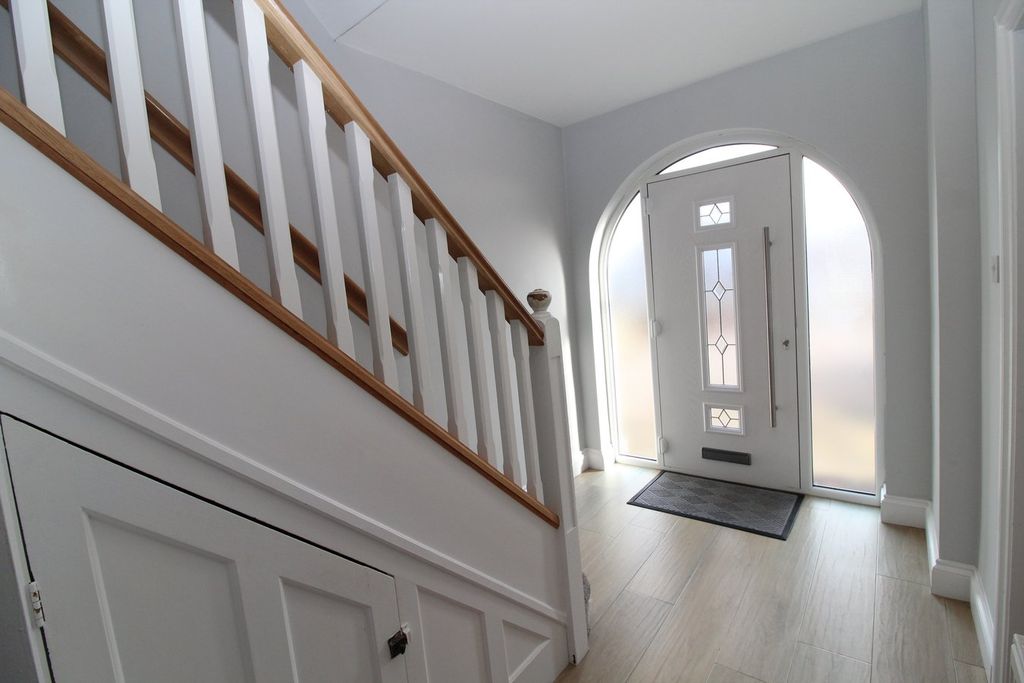 Additional image 10 of 4 bed detached house for saleLittle Glen Road, Glen Parva, Leicester LE2