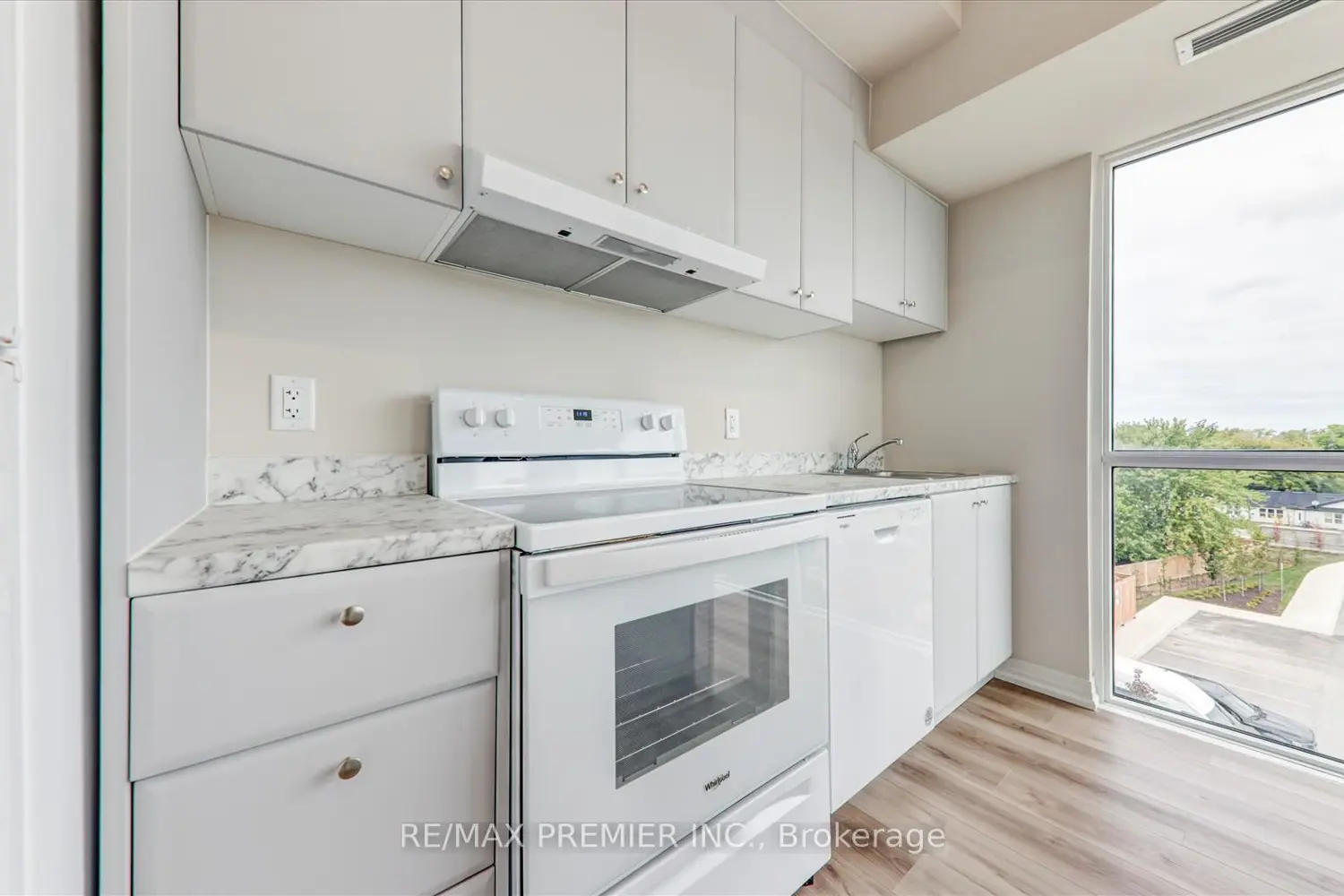 Additional image 10 of 50 Herrick Avenue Lp-17