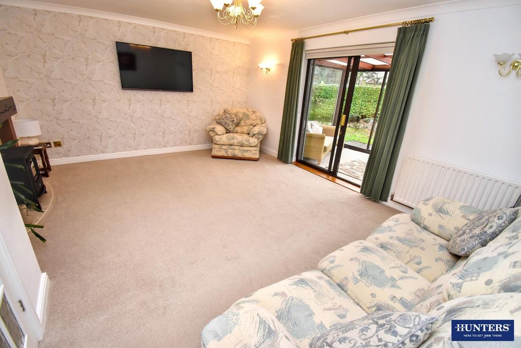 2 bed detached bungalow for saleSaffron Road, Wigston LE18 photo 3