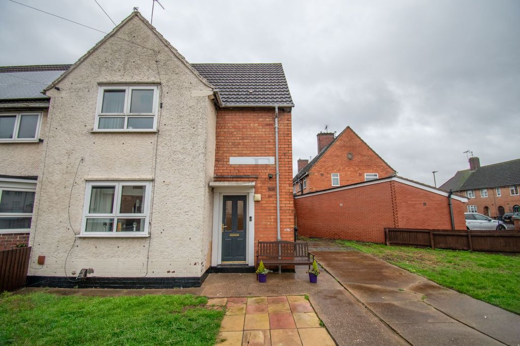 3 bed semi-detached house for saleOverpark Avenue, Leicester LE3