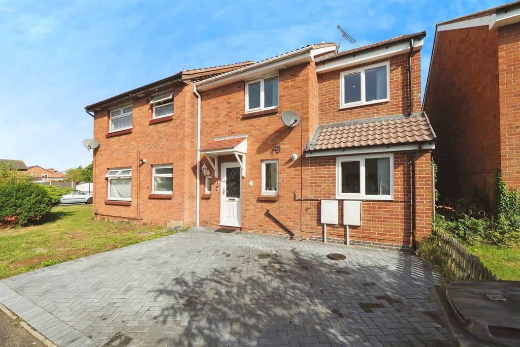 Additional image 17 of 4 bed semi-detached house for saleMarsh Close, Leicester LE4
