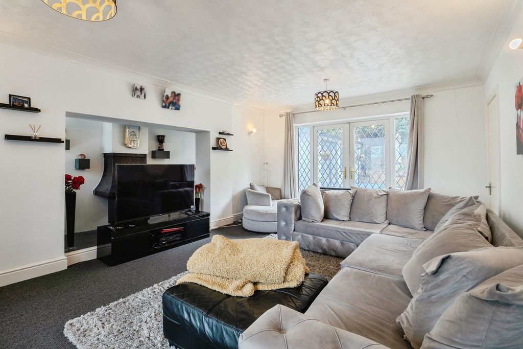 Additional image 3 of 6 bed detached house for saleGleneagles, Tamworth, Staffordshire B77