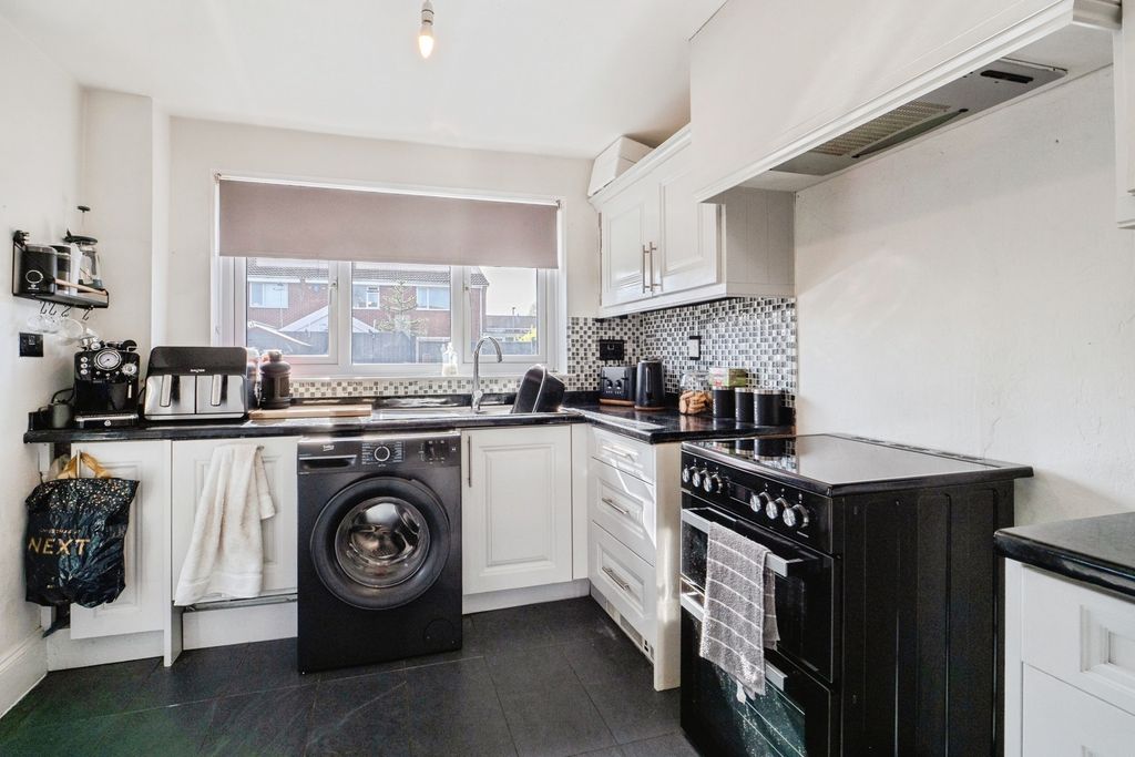 Additional image 4 of 3 bed semi-detached house for saleRaymond Avenue, Loughborough, Leicestershire LE11