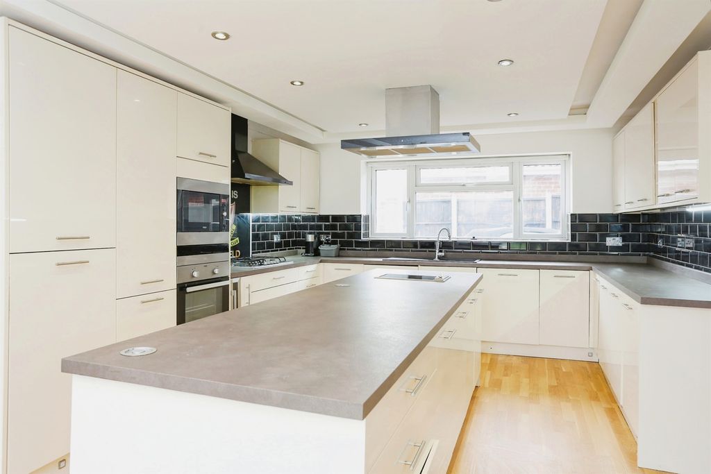 Additional image 11 of 5 bed detached bungalow for saleBallater Close, Leicester LE5