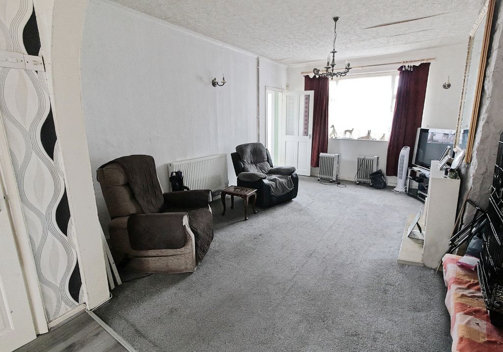 Additional image 3 of 3 bed semi-detached house for saleOcean Road, Thurnby Lodge, Leicester LE5