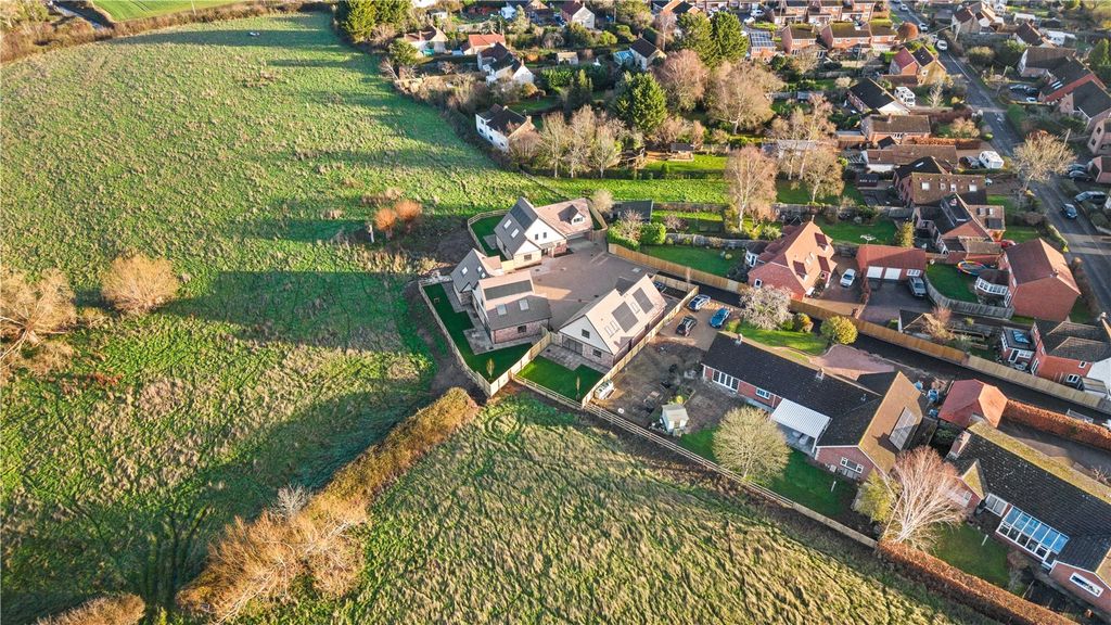 4 bed detached house for saleStormore, Dilton Marsh BA13 photo 4