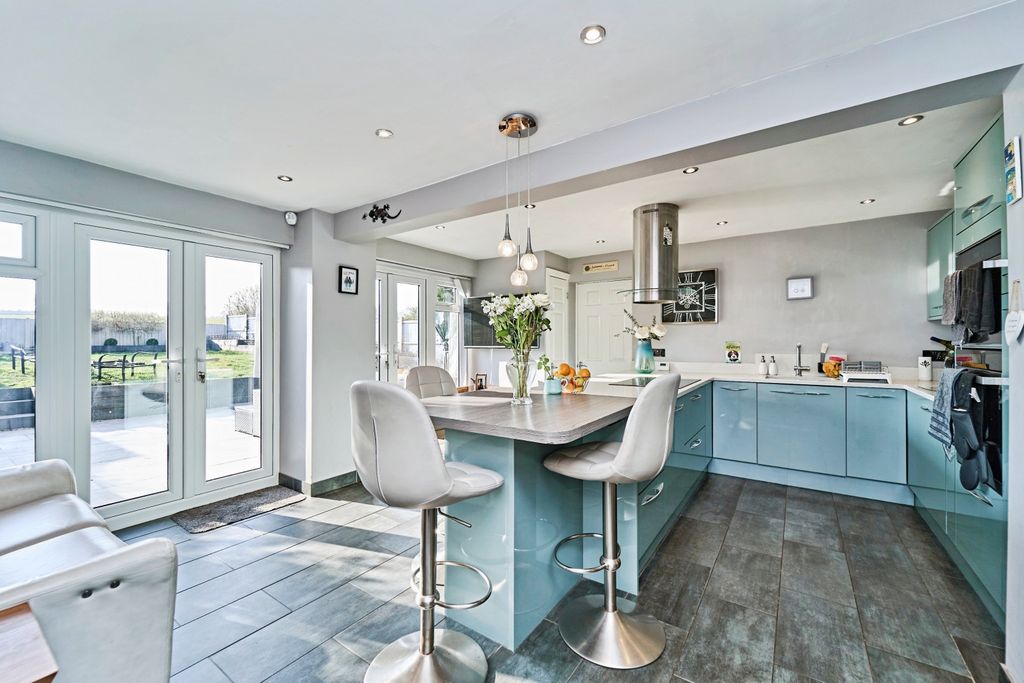 3 bed link detached house for saleCartersfield Lane, Stonnall WS9 photo 3