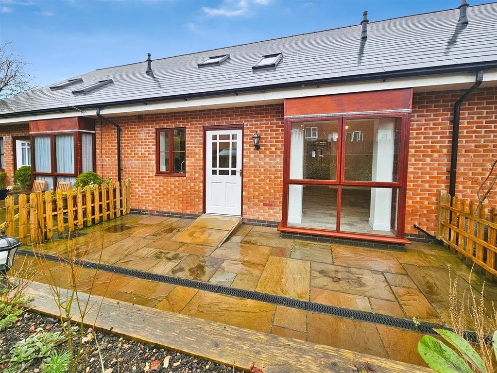 2 bed town house for saleLorena Close, Biddulph, Staffordshire Moorlands ST8