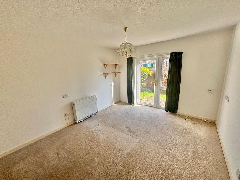 1 bed flat for salePolebarn Road, Trowbridge BA14 photo 3