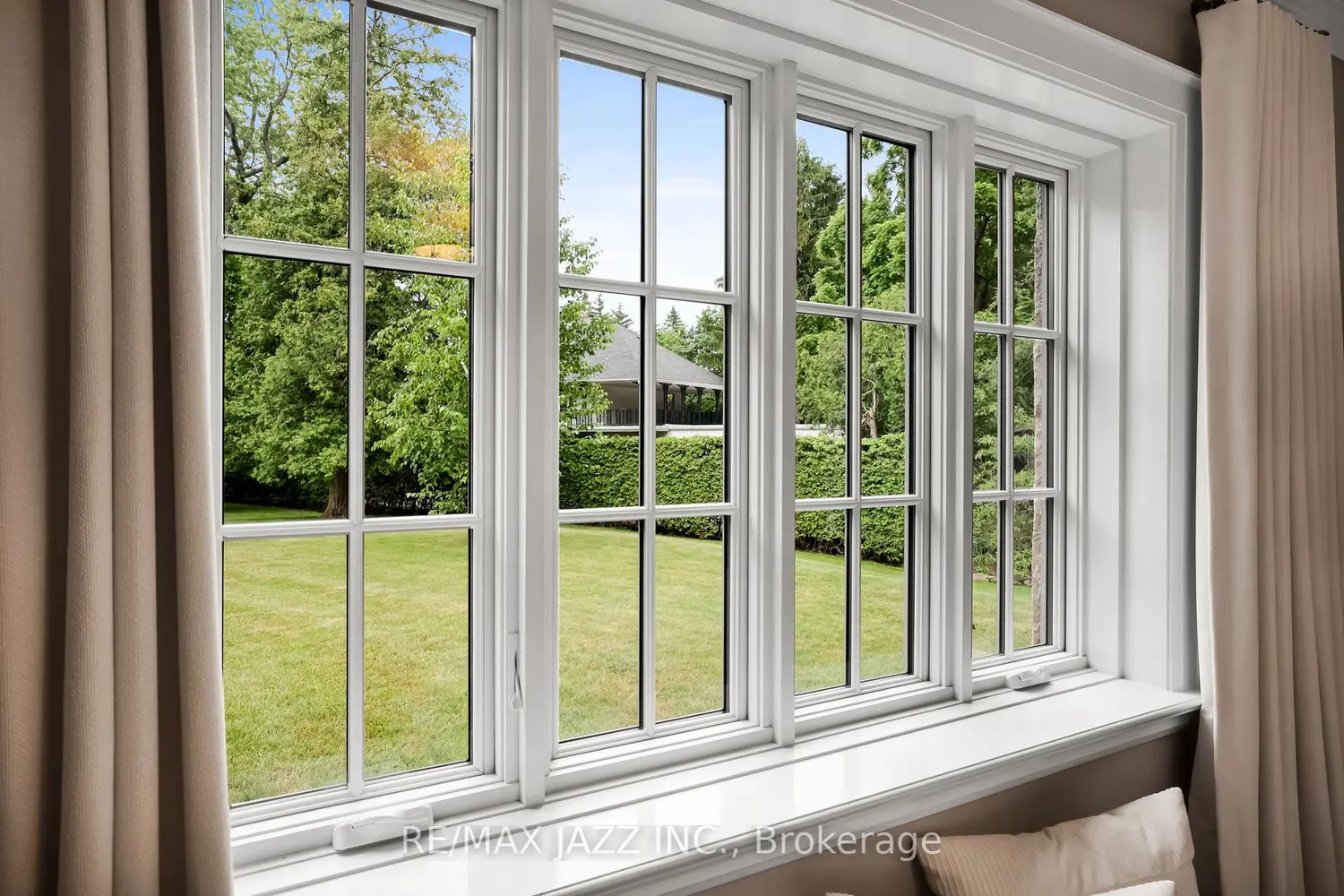 Additional image 10 of 690 Bessborough Drive