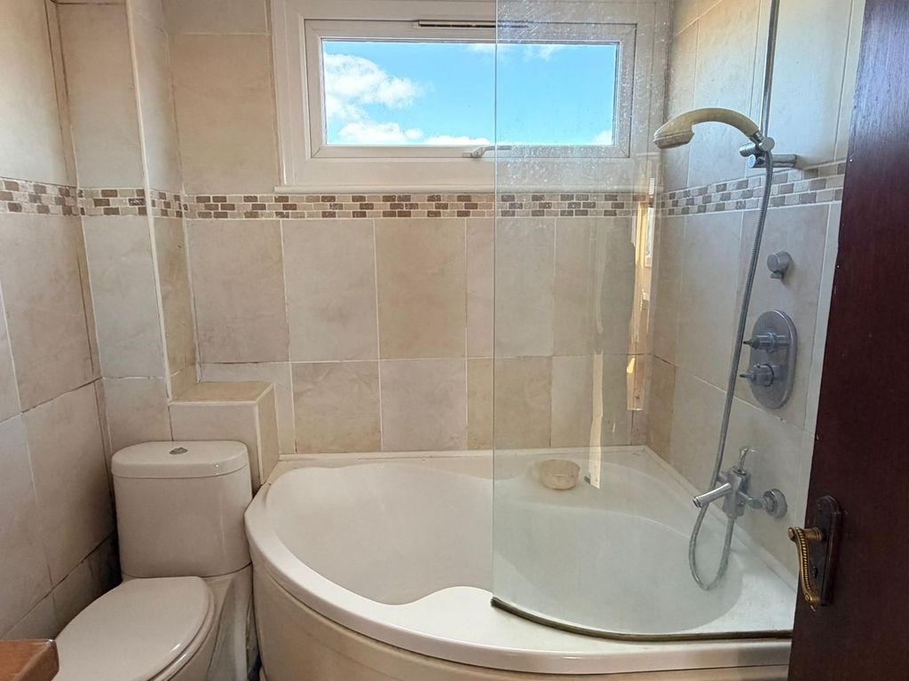Additional image 12 of 4 bed semi-detached house for saleColes Close, Leicester LE4