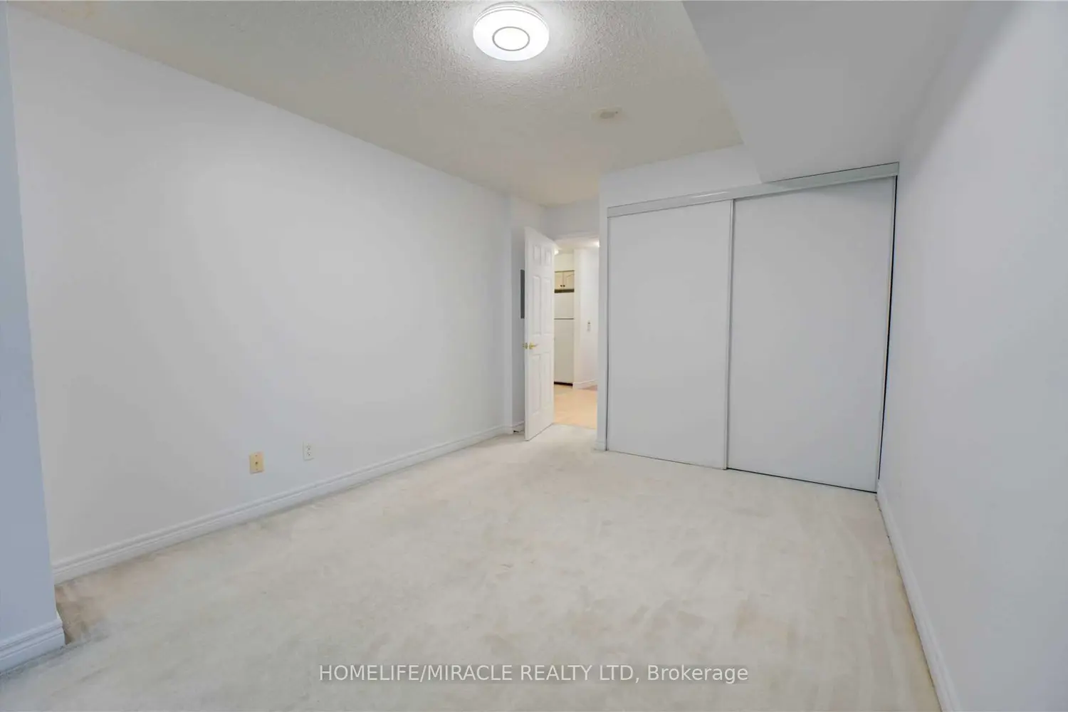 Additional image 15 of 30 Grand Trunk Crescent 1509