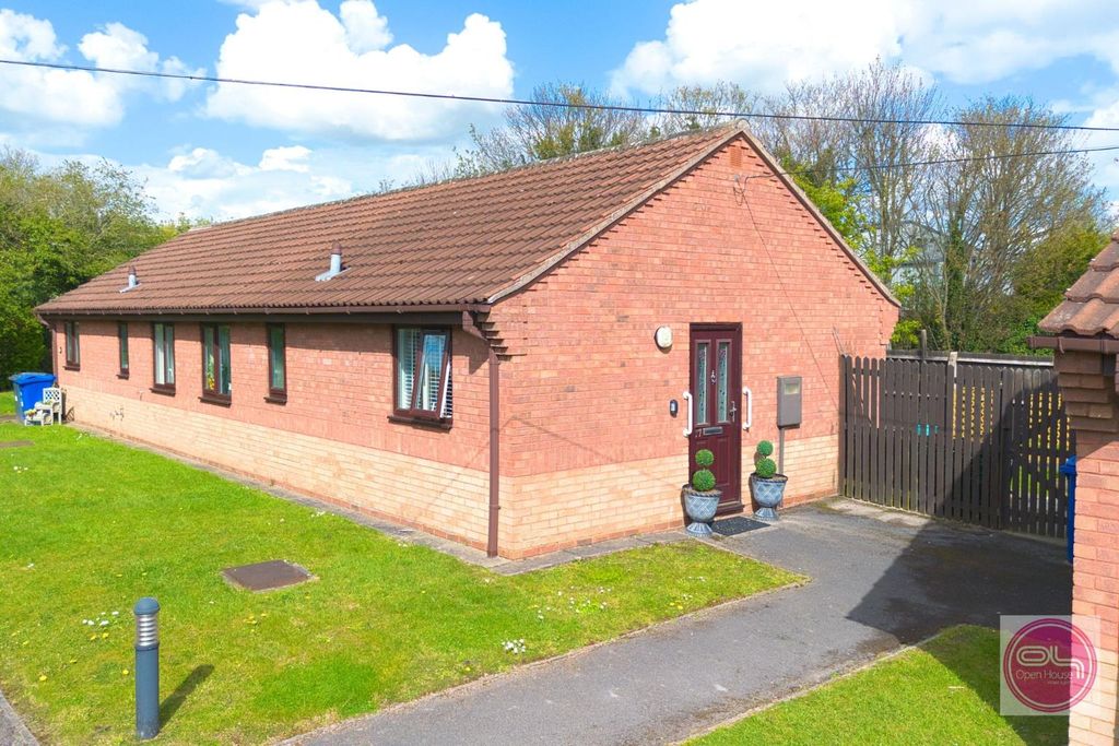 2 bed property for saleLadywell Close, Stretton, Burton-On-Trent DE13