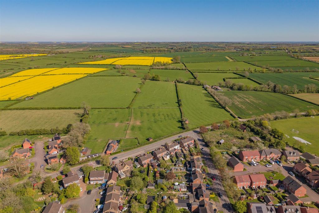 Additional image 24 of 3 bed semi-detached house for sale- Northampton Road, Welford NN6