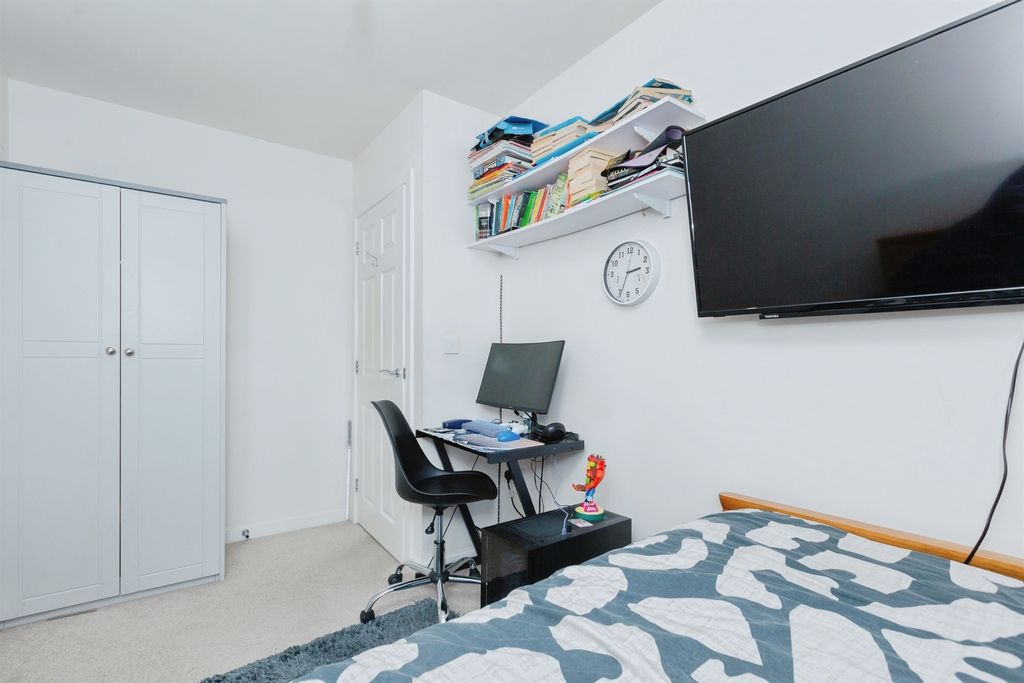 Additional image 10 of 5 bed semi-detached house for saleTollgate Close, Oadby, Leicester LE2
