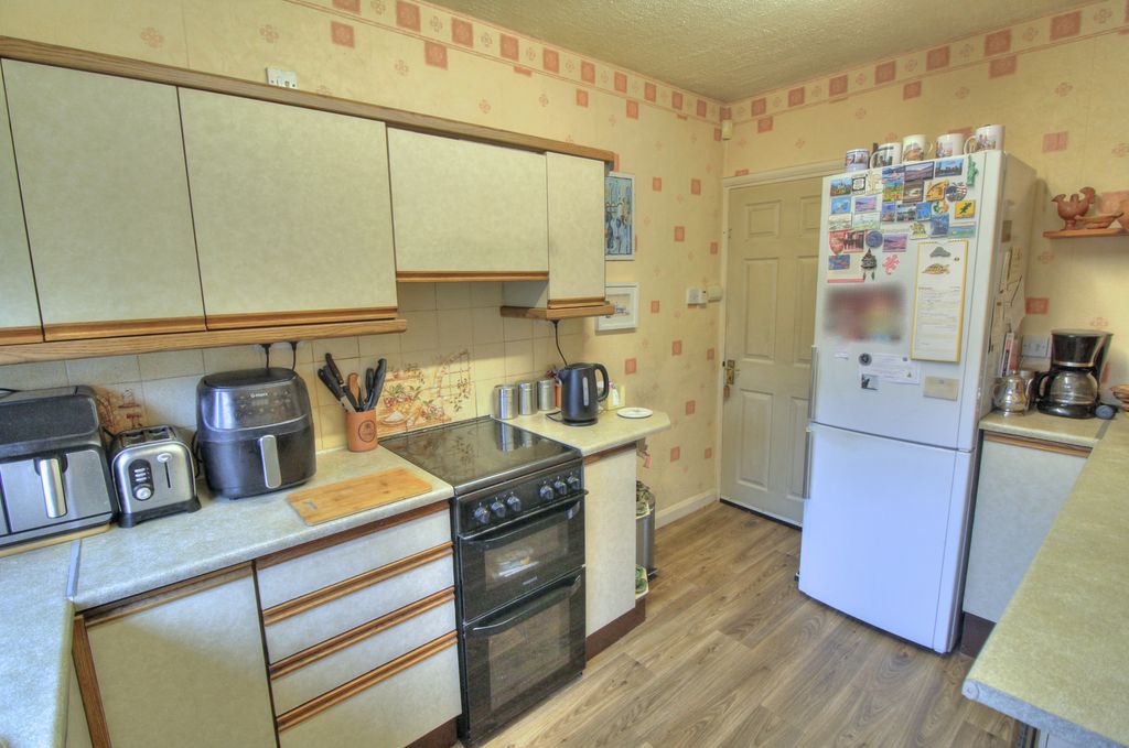 Additional image 6 of 3 bed semi-detached house for saleBrook Street, Kingswinford DY6