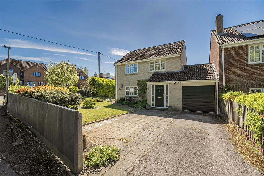 4 bed link detached house for saleCarpenters Lane, Bratton BA13
