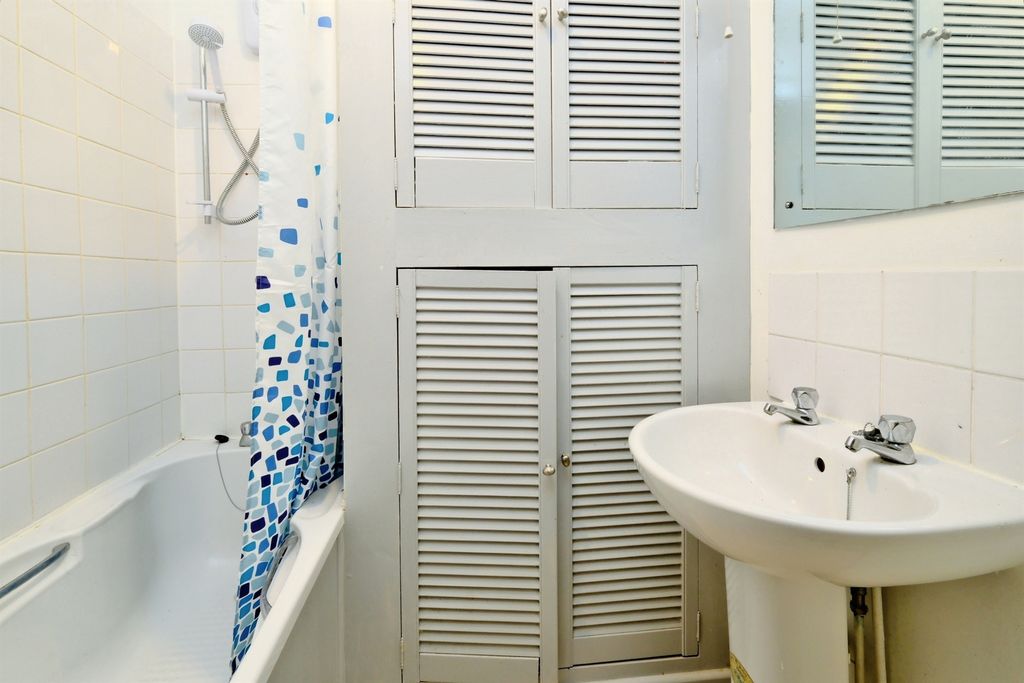 Additional image 3 of 1 bed flat for saleBrown Street, Salisbury SP1