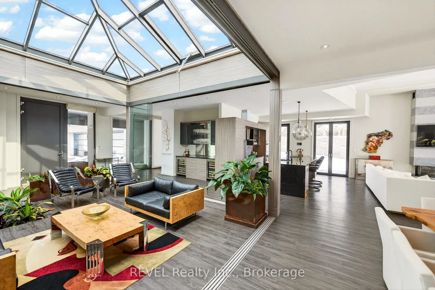 3323 Lakecrest Court