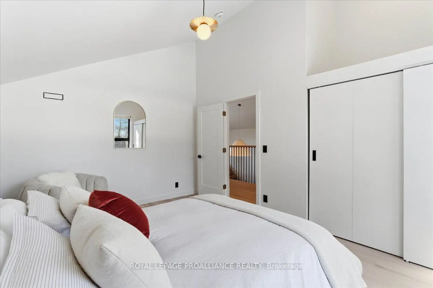 372 Prinyers Cove Crescent photo 3