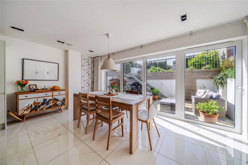 4 bed end terrace house for saleSt Leonards, Exeter EX2 photo 4