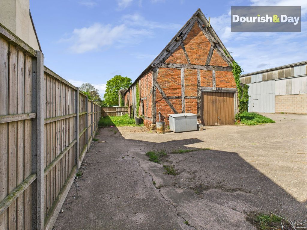 3 bed barn conversion for saleCommon Lane, Bednall ST17 photo 5
