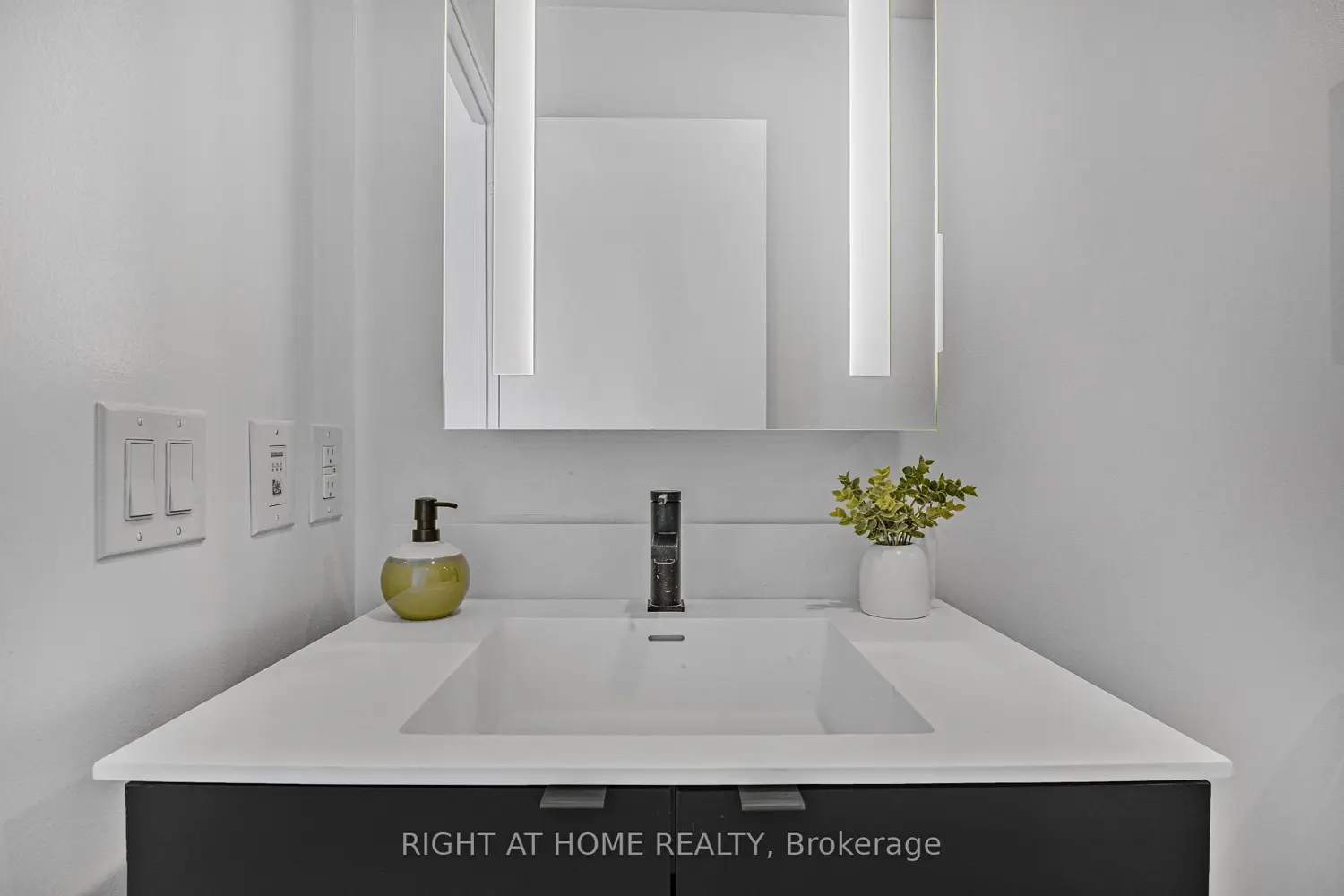 Additional image 7 of 500 Dupont Street 209