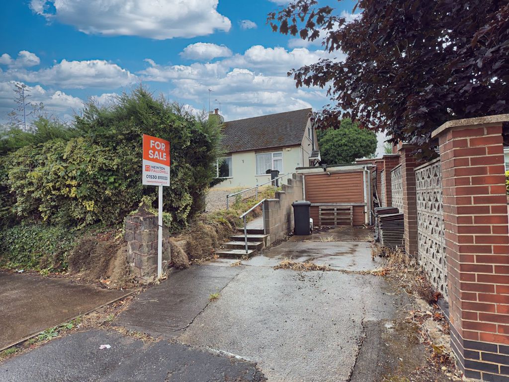 2 bed semi-detached bungalow for saleTalbot Street, Whitwick LE67