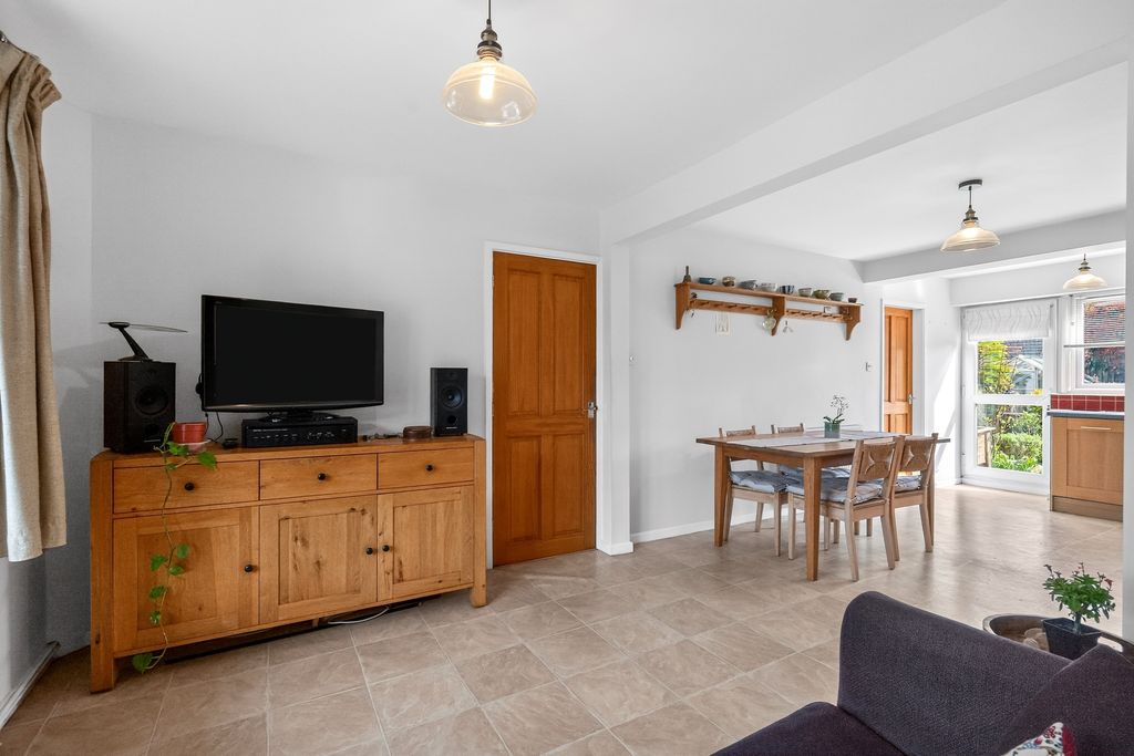 4 bed detached house for salePark Close, Barton Under Needwood DE13 photo 3