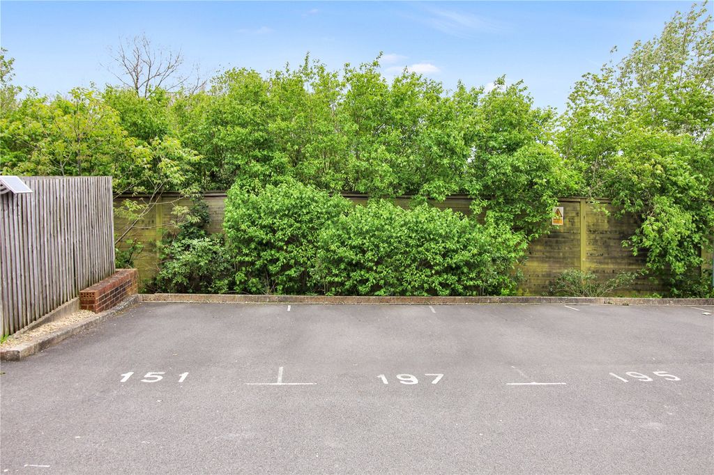 Additional image 10 of 2 bed flat for saleCloatley Crescent, Royal Wootton Bassett, Swindon, Wiltshire SN4
