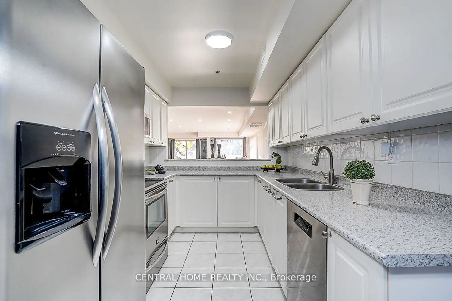 Additional image 13 of 988 Sheppard Avenue 11