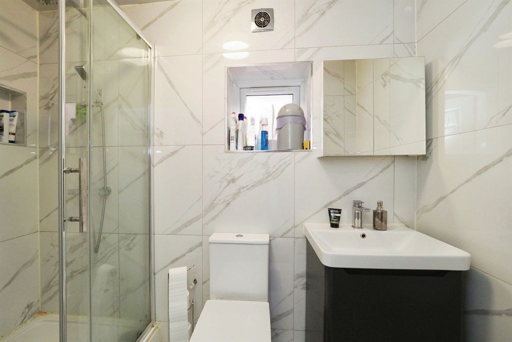 Additional image 13 of 4 bed semi-detached house for saleMarsh Close, Leicester LE4