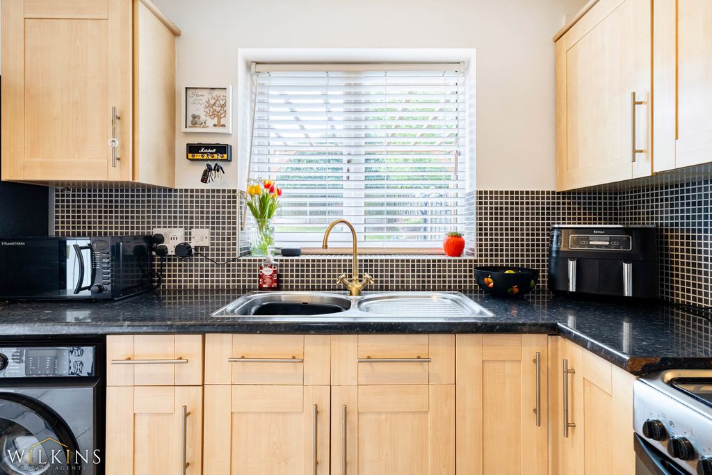 Additional image 7 of 3 bed semi-detached house for saleSuffolk Way, Tamworth, Staffordshire B78
