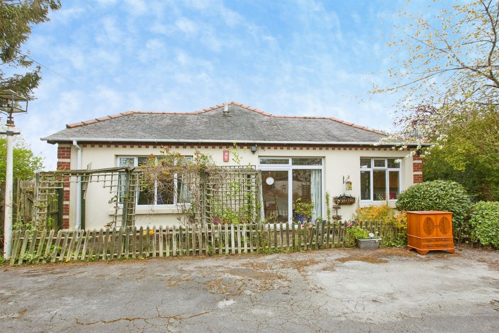 3 bed detached bungalow for saleTower Road, Burton-On-Trent DE15