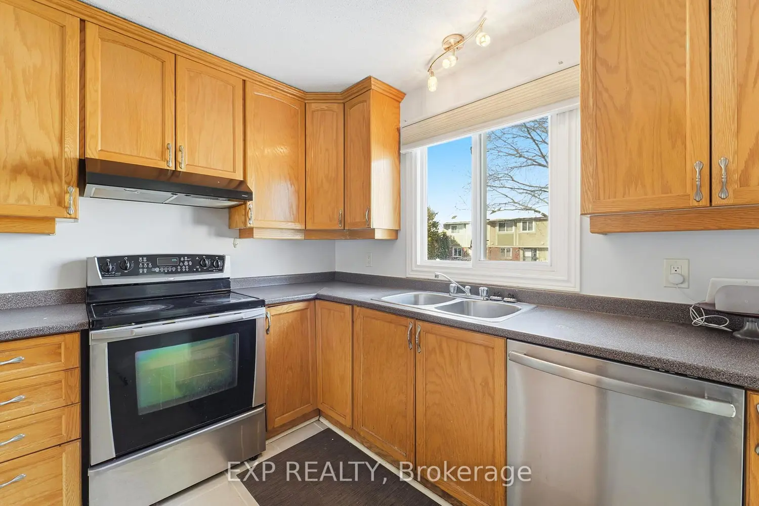 36 Barrow Crescent 78 photo 4