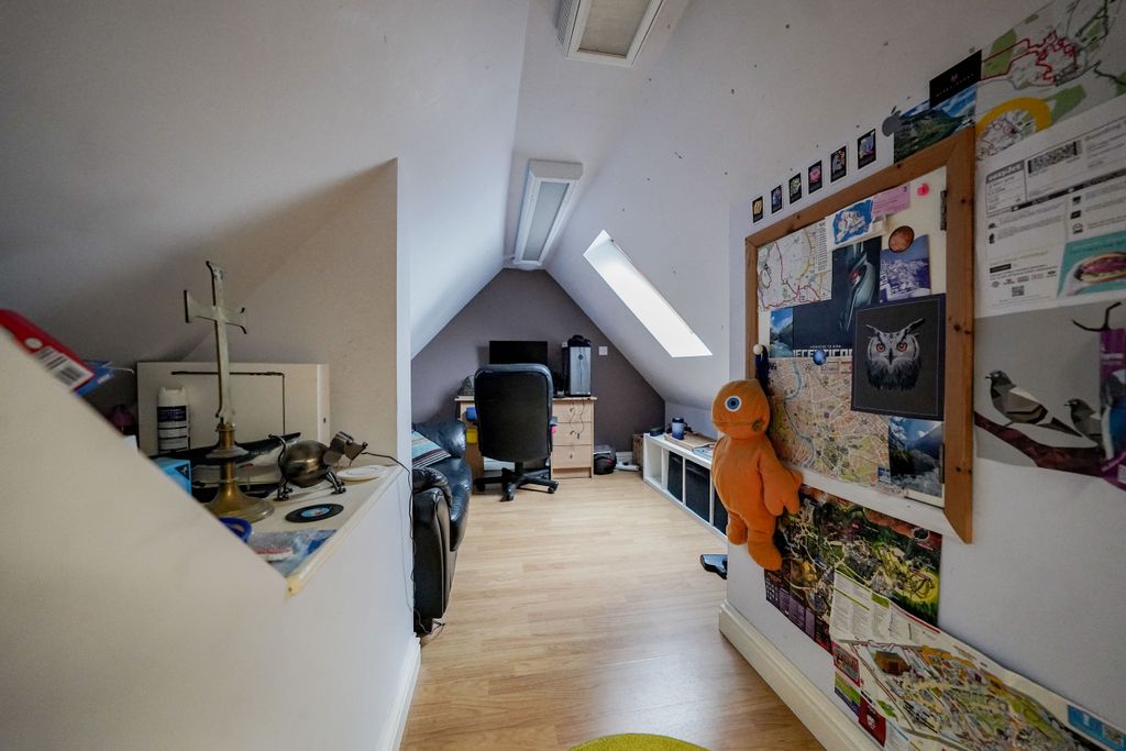 Additional image 23 of 5 bed end terrace house for salePeters Drive, Leicester, Leicestershire LE5